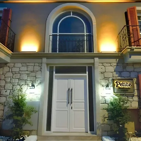 Petite Boutique 4*