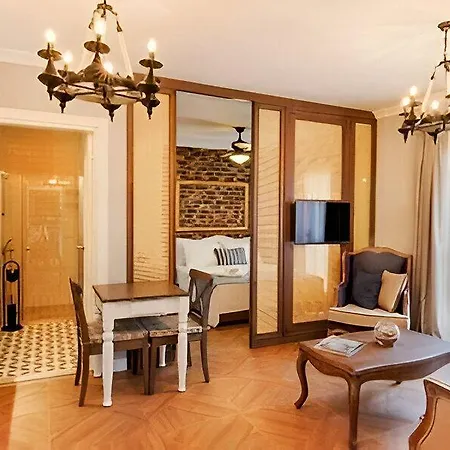 Petite Boutique 4*